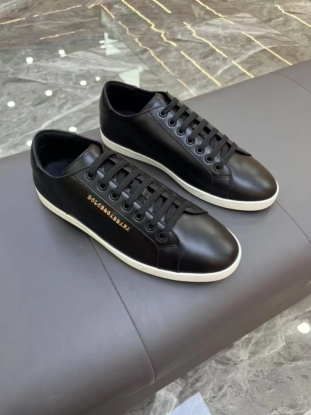 Men's Men's Shoes 💰400 [New Style] 🐝🐝DG men's calfskin sneakers Portofino Yacht shoes, simple and versatile design, unique saddle leather soles. The Dolce &G logo rear wing is the icing on the cake. Imported cowhide + rubber outsole Size: 39-44 (customized at 38.45)